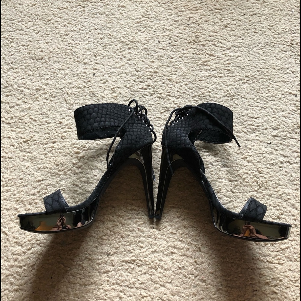 🌺 sassy back lace a nakeprint sandals🌺
